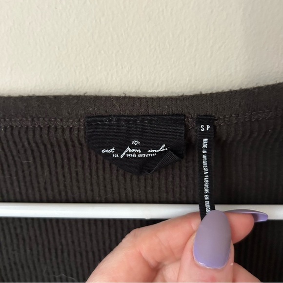 Urban Outfitters Out From Under Black Long Sleeve Button Crop Top Size Small - Picture 2 of 5